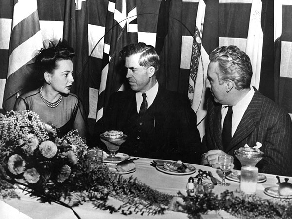 على مدار تاريخ حفلات توزيع جوائز الأوسكار... رائد يختار لكم اللحظات التي لا تنسى